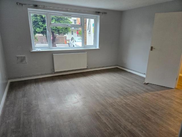 Flat for rent in London Borough of Hounslow, Heston