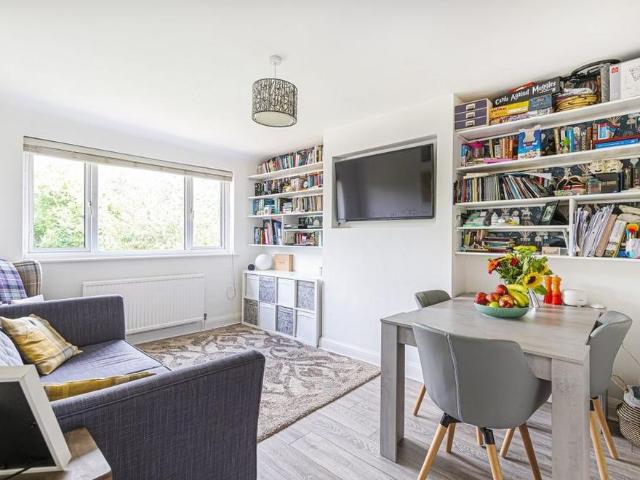 Apartment for rent in London Borough of Lewisham, Bell Green