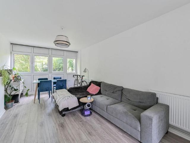 Apartment for rent in Furzedown, Greater London
