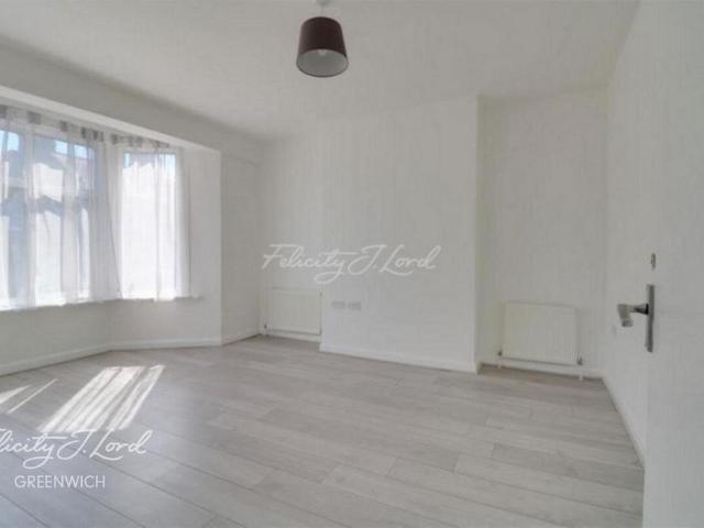 Apartment for rent in Charlton, Greater London