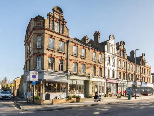 Flat for rent in Horn Park, Greater London