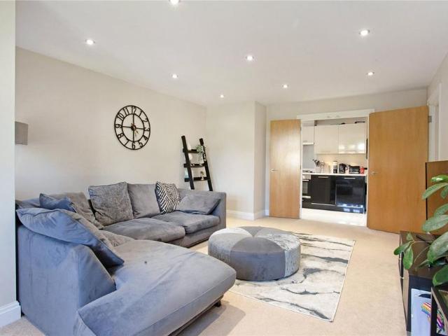 Apartment for rent in Lower Green Esher, Blackhills