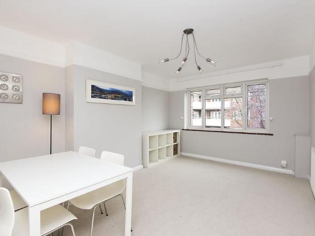 Apartment for rent in Cottenham Park, Greater London