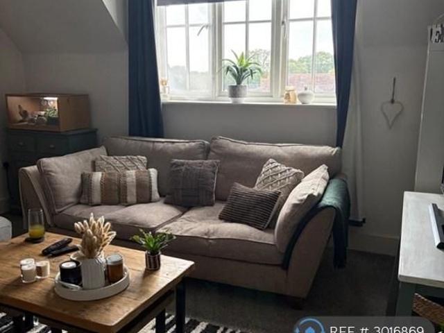 Apartment for rent in Perryfields, West Sussex