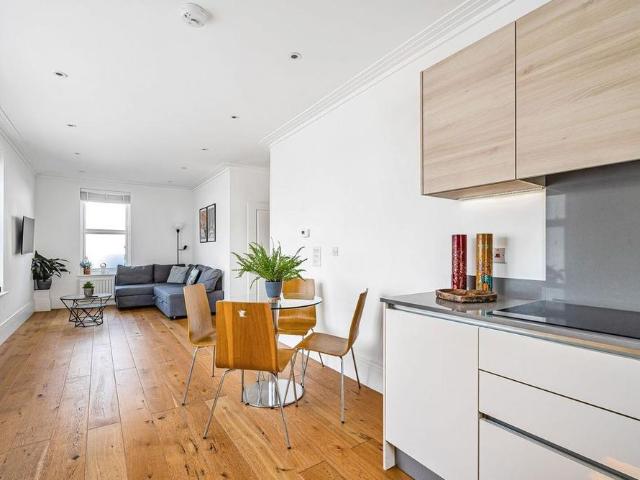 Apartment for rent in Hampton, Greater London