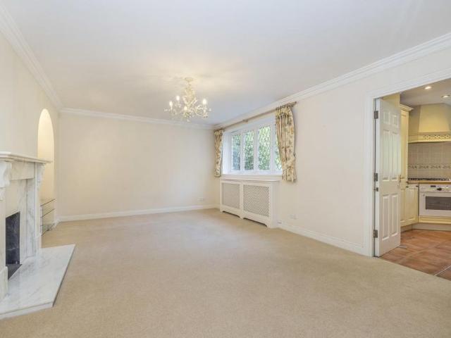 Apartment for rent in South Oxhey, Three Rivers