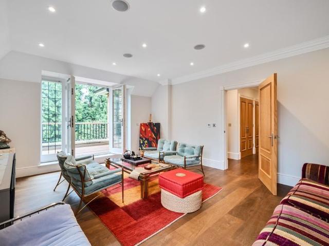 Apartment for rent in Walton On The Hill, Red Hill