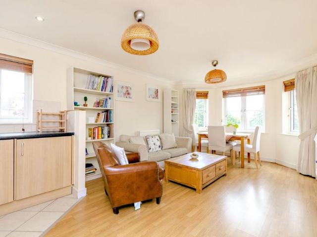 Apartment for rent in Westborough, Surrey