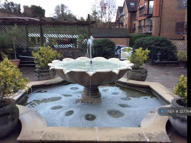 Flat for rent in London Borough of Croydon, Purley