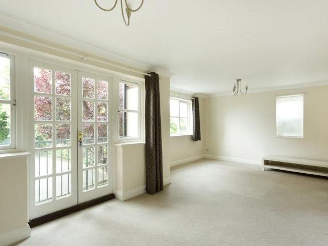 Apartment for rent in Denham, Denham Green