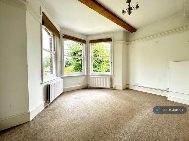 Apartment for rent in Shortlands, Greater London