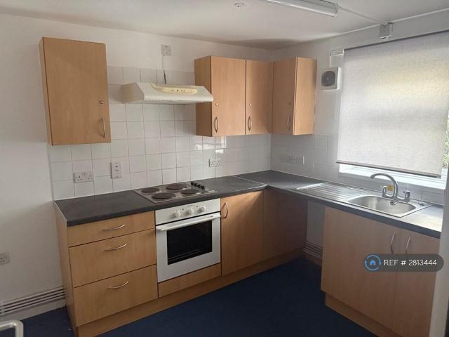 Flat for rent in Deer Park, Black Bourton