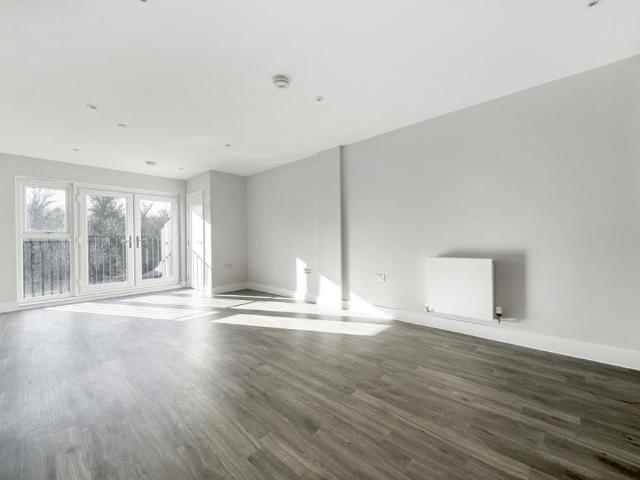 Apartment for rent in Worcester Park Estate, Monks Orchard