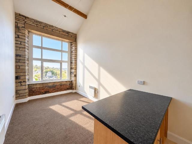 Flat for rent in Milnsbridge, Kirklees