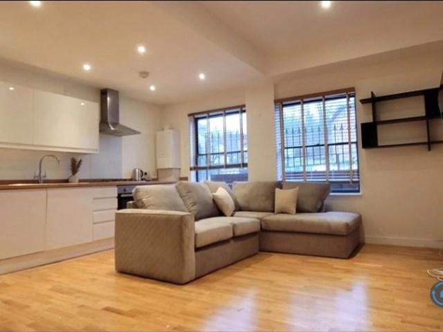 Flat for rent in Hillview, Surrey