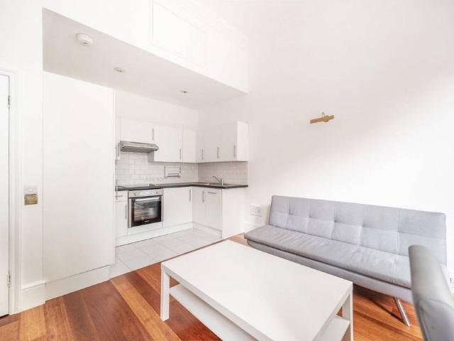 Apartment for rent in Brompton, Greater London