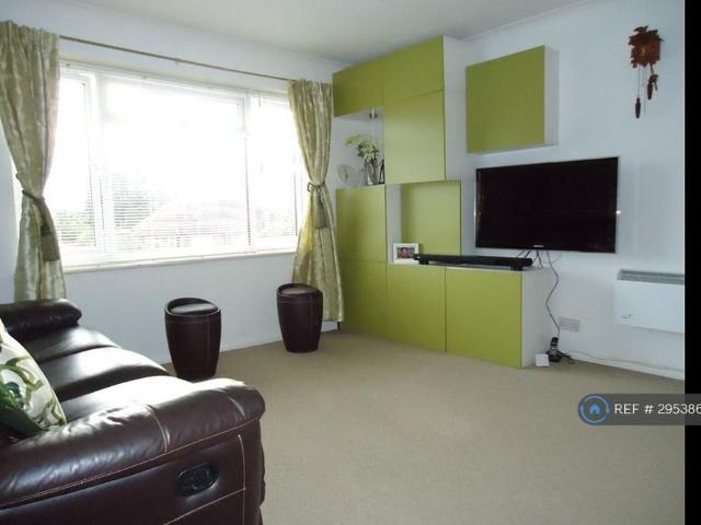 Apartment for rent in Lower Halliford, Surrey