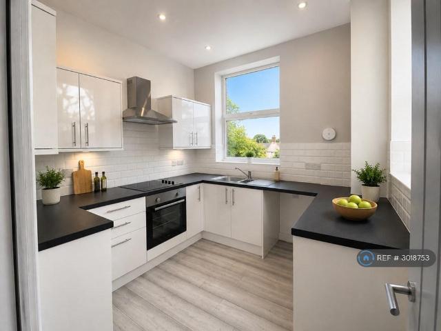 Flat for rent in New Ferry, Wirral