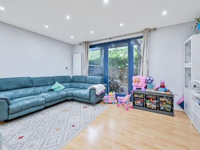 Apartment for rent in East Greenwich, Greater London