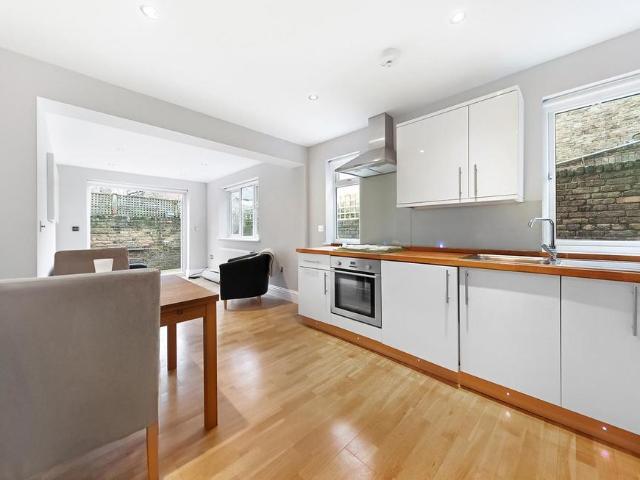 Flat for rent in Streatham Hill, Greater London