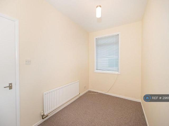 Apartment for rent in London Borough of Merton, Collier's Wood