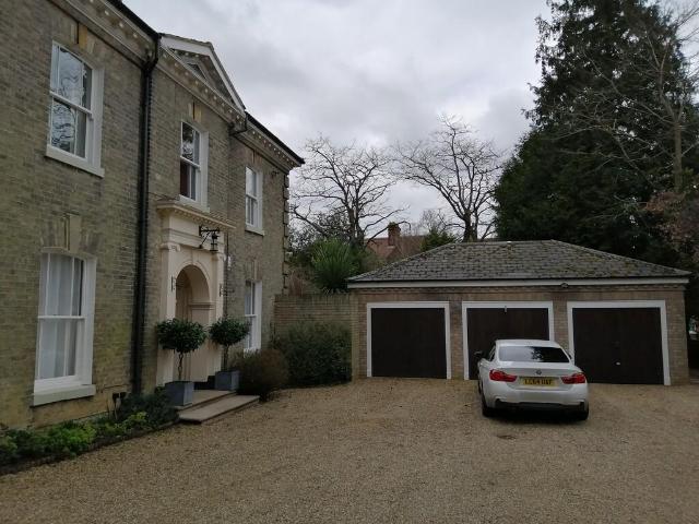 Flat for rent in Eaton Rise, East Bank