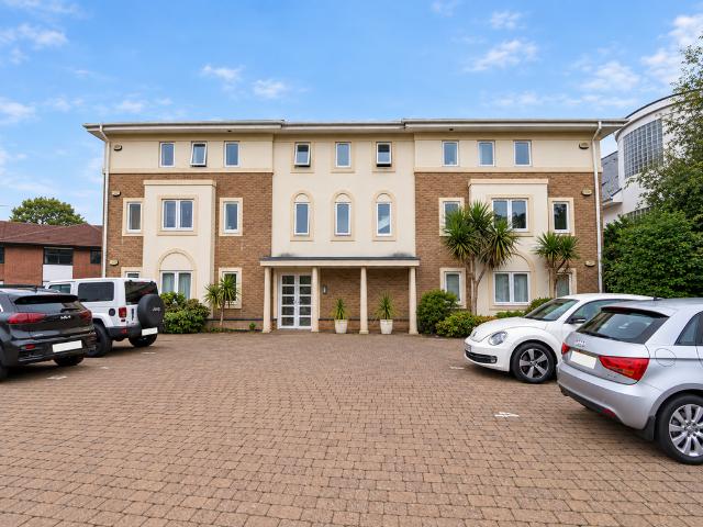 Flat for rent in Branksome Chine, Poole