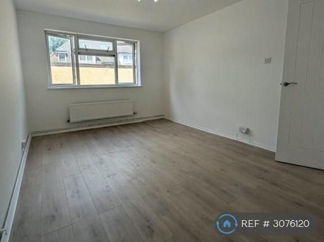 Apartment for rent in Leatherhead, Mole Valley