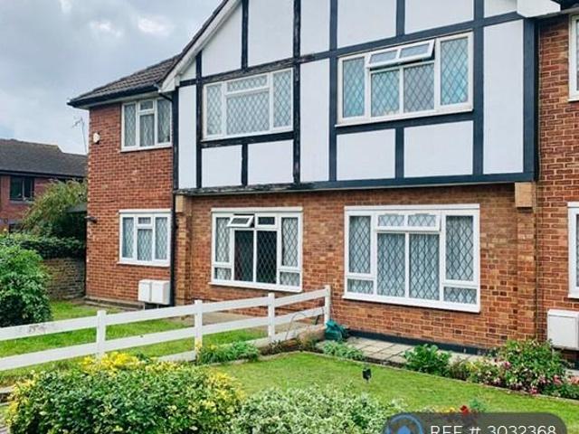 Flat for rent in Chingford Mount, Highams Park