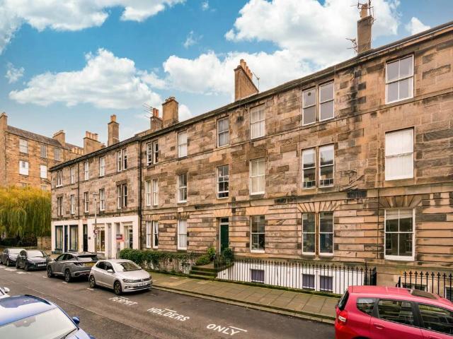 Flat for rent in New Town, Scotland