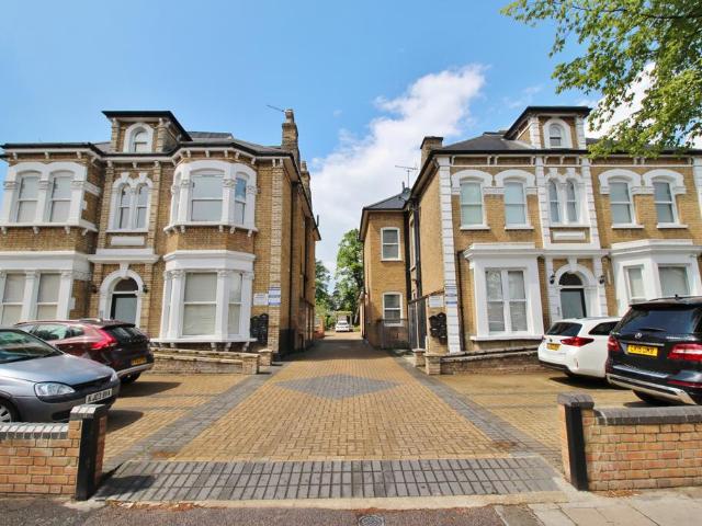 Flat for rent in Palmers Green, Greater London