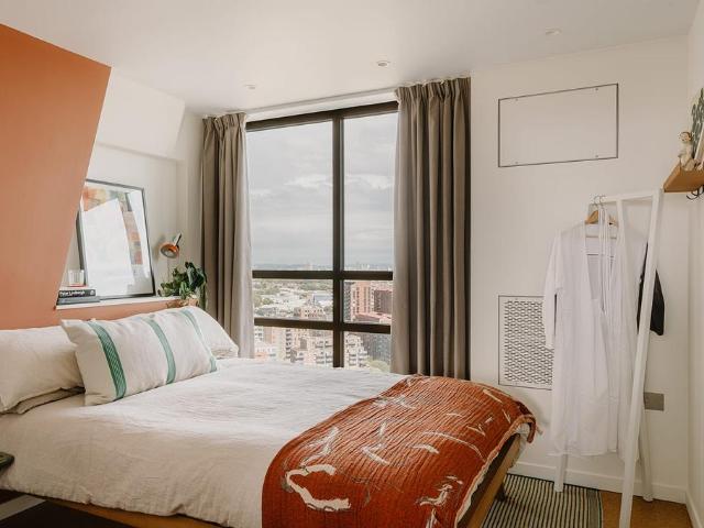 Flat for rent in Poplar Grove, Greater London