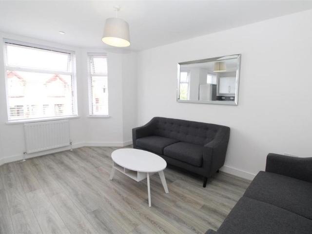 Apartment for rent in Birchgrove, Cardiff