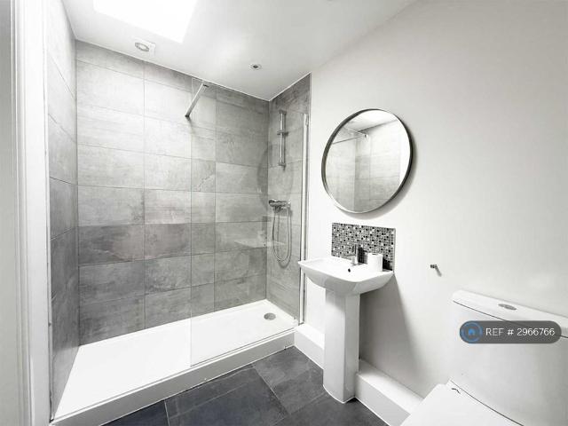 Flat for rent in Warrington