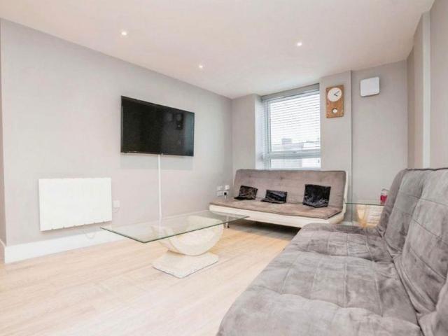 Apartment for rent in Dixons Green, West Midlands