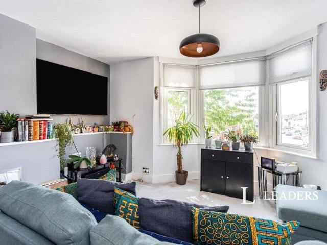 Apartment for rent in Perryfields, West Sussex