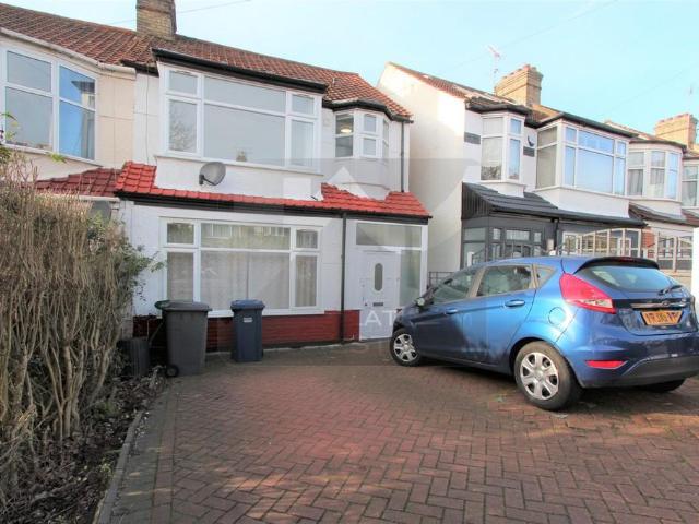 Flat for rent in London Borough of Barnet, Greater London