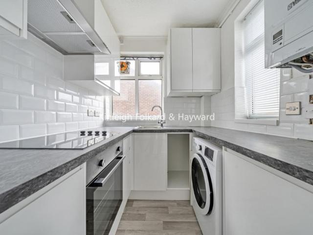 Flat for rent in Widmore, Greater London