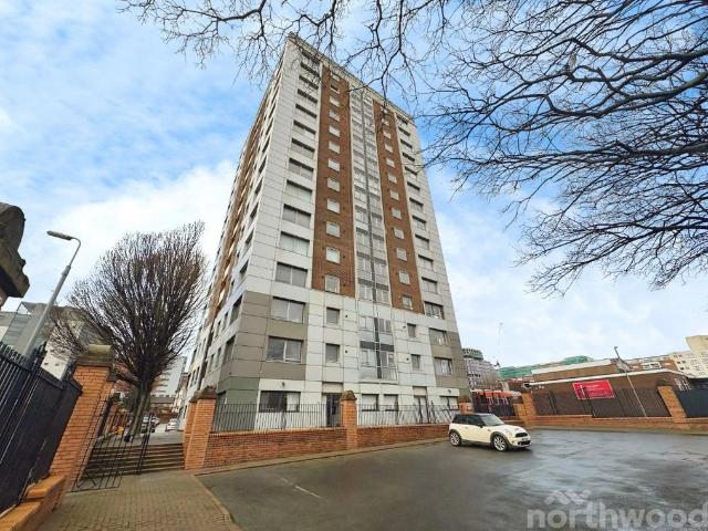Flat for rent in Calderstones