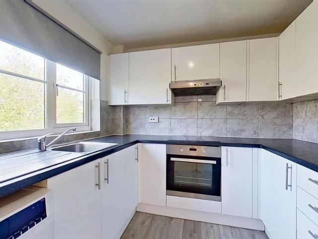 Flat for rent in London Borough of Sutton, Greater London