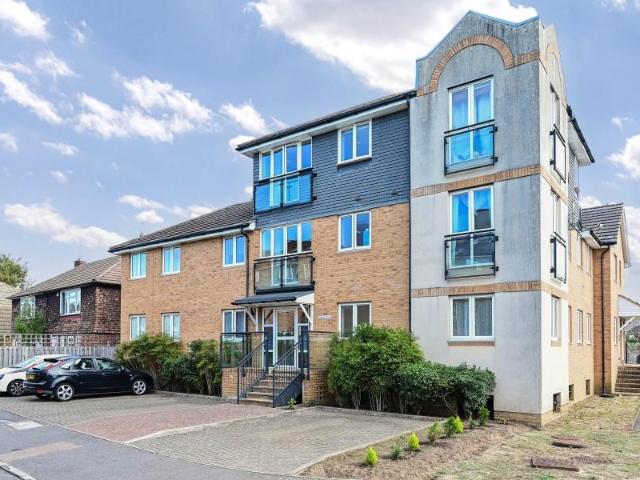 Flat for rent in Egham Hythe, Runnymede