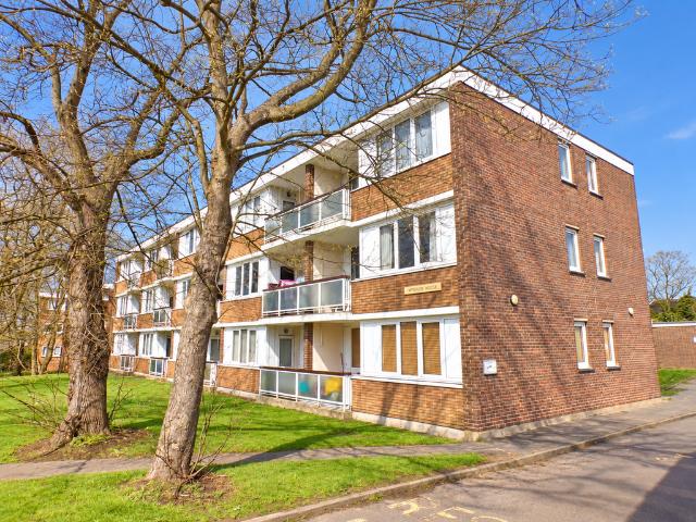 Flat for rent in Pilgrims' Hatch, Brentwood