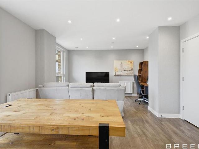 Apartment for rent in Ponders End, Greater London
