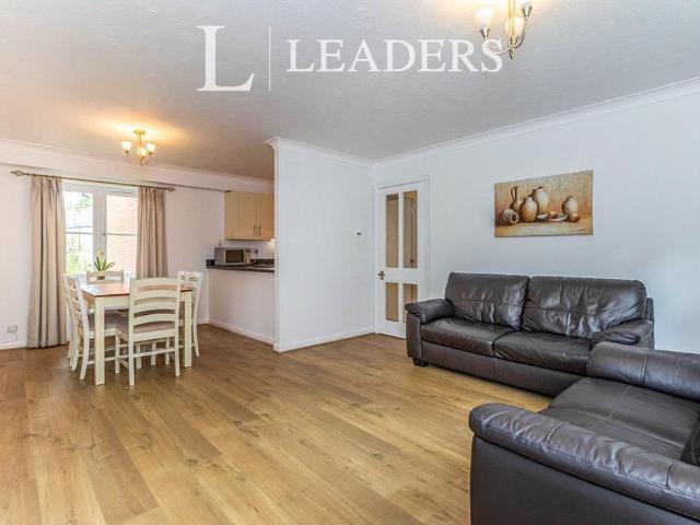 Apartment for rent in Blackhills, Surrey
