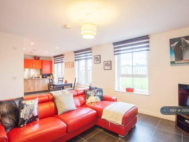 Flat for rent in Hutchesontown, Oatlands