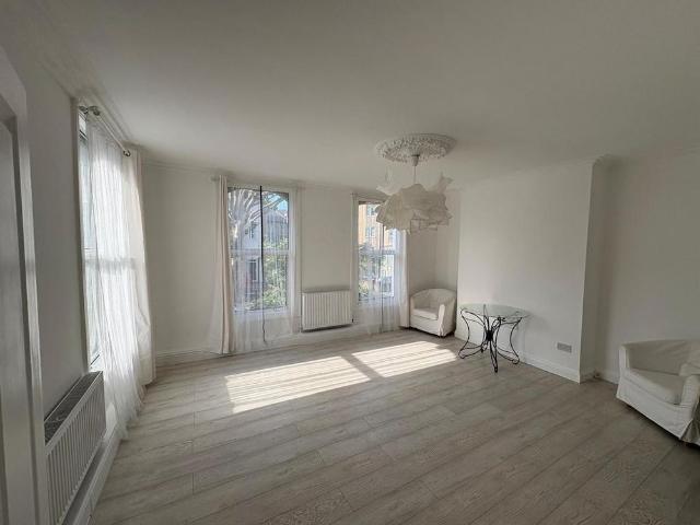 Apartment for rent in Shacklewell, Greater London