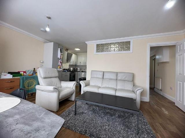 Apartment for rent in London Borough of Ealing, Greater London