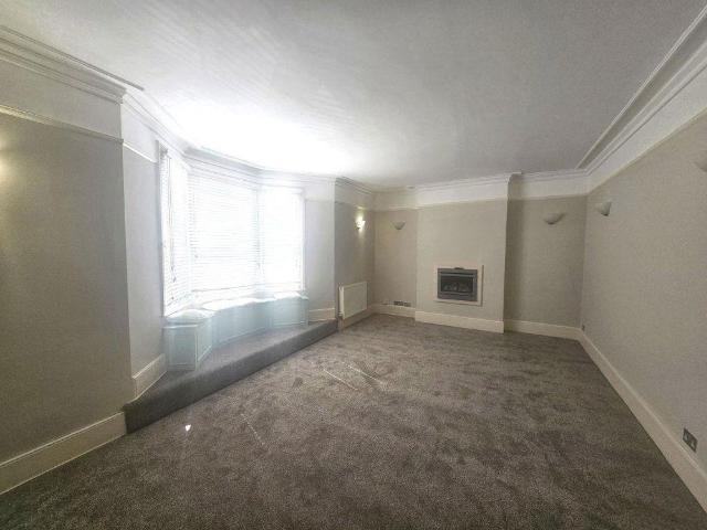 Apartment for rent in Upper Walmer, Ash