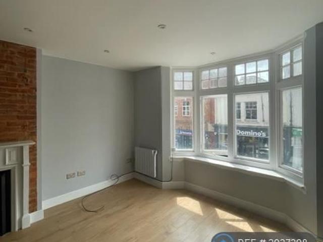 Apartment for rent in Heol-las, Surrey