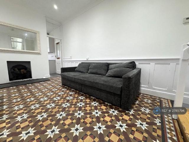 Apartment for rent in Plasnewydd, Falcon Lodge